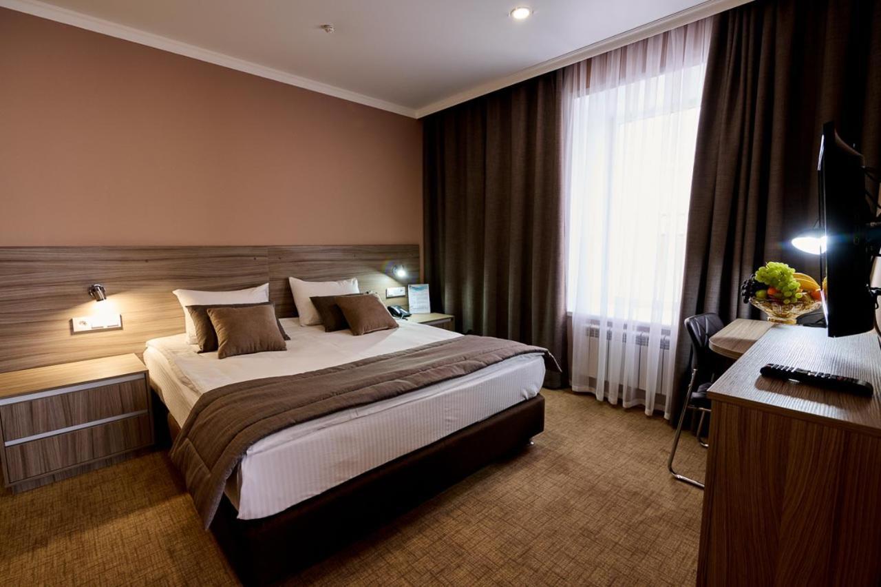 Victoria Hotel Uralsk Exterior foto