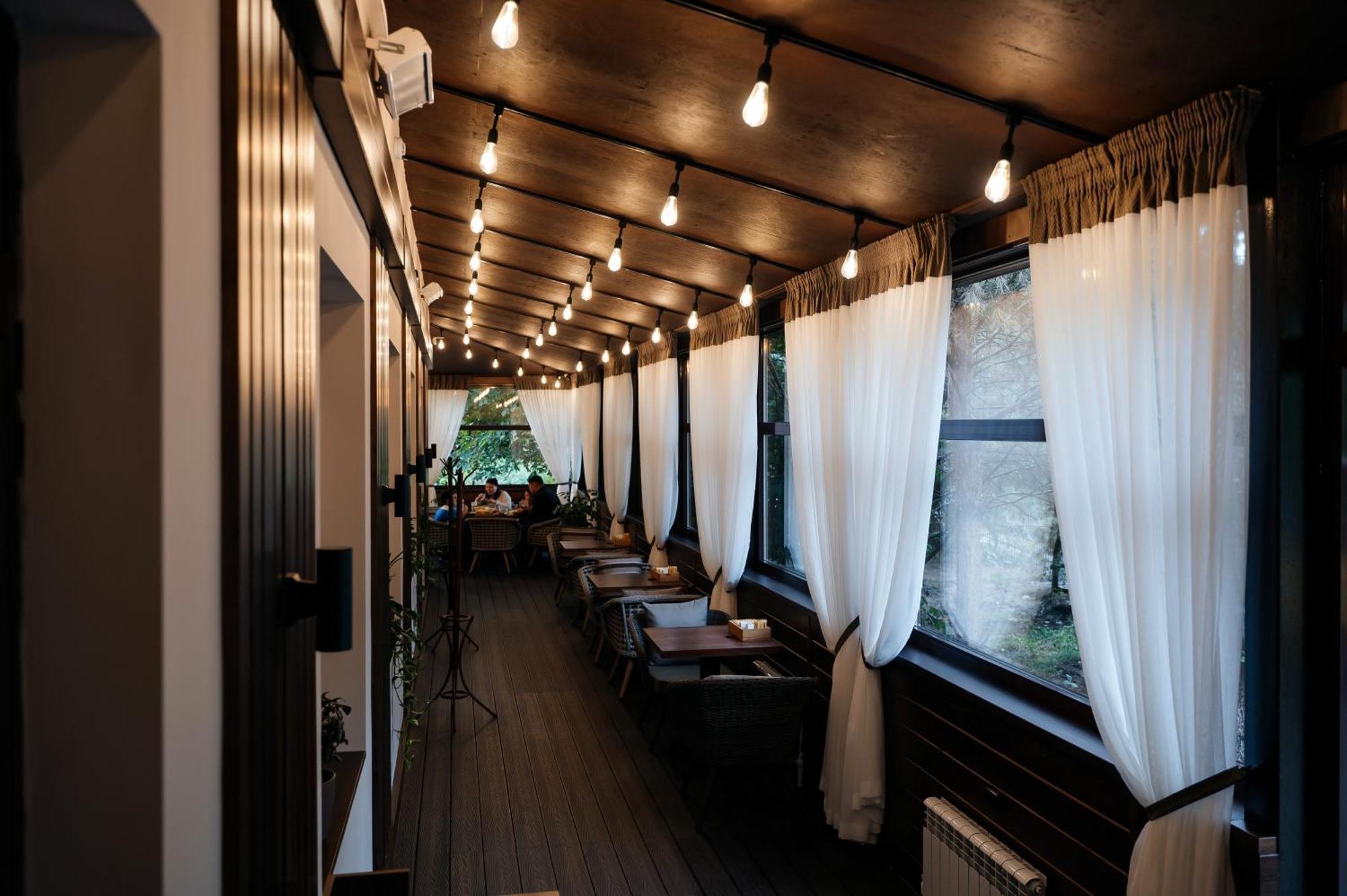 Victoria Hotel Uralsk Exterior foto