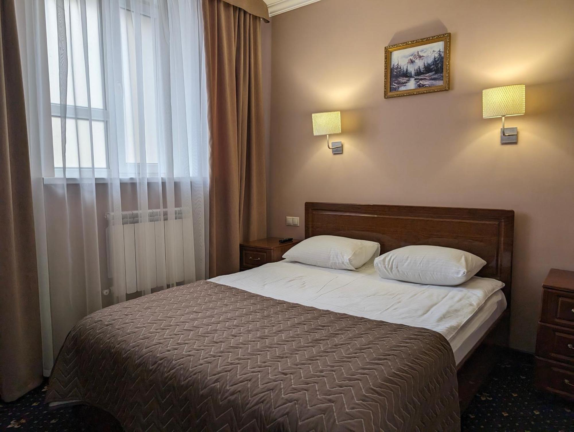 Victoria Hotel Uralsk Exterior foto