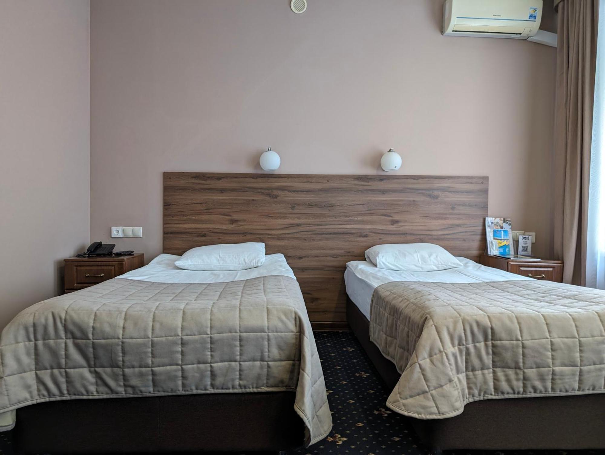 Victoria Hotel Uralsk Exterior foto