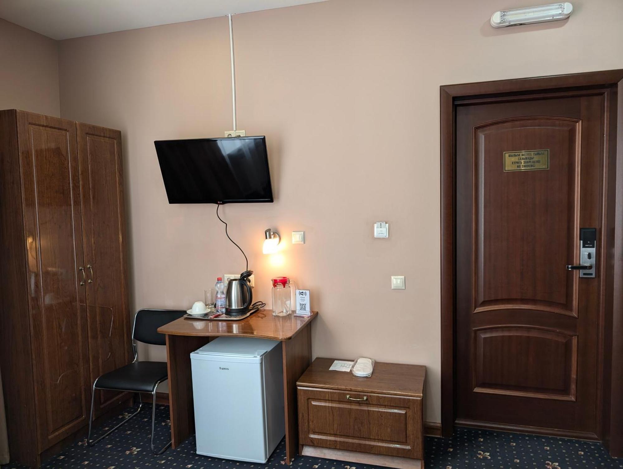 Victoria Hotel Uralsk Exterior foto