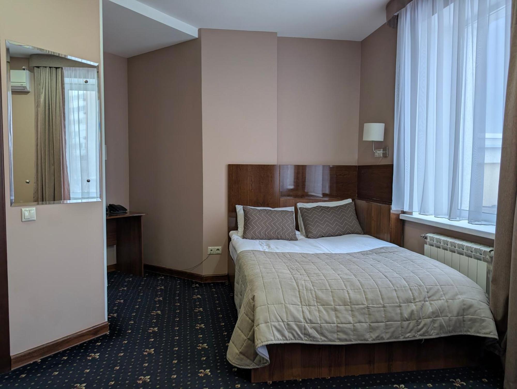 Victoria Hotel Uralsk Exterior foto