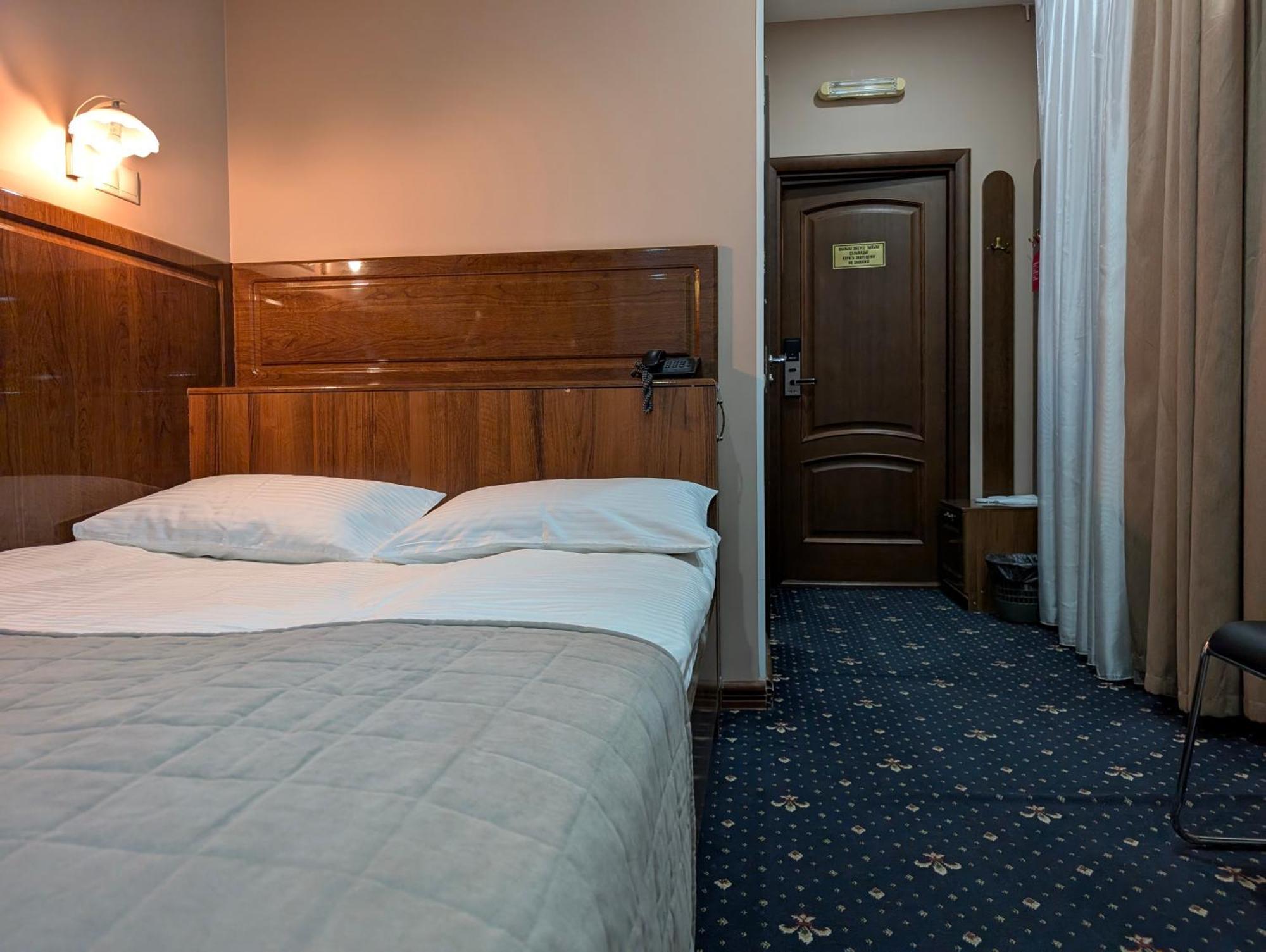 Victoria Hotel Uralsk Exterior foto